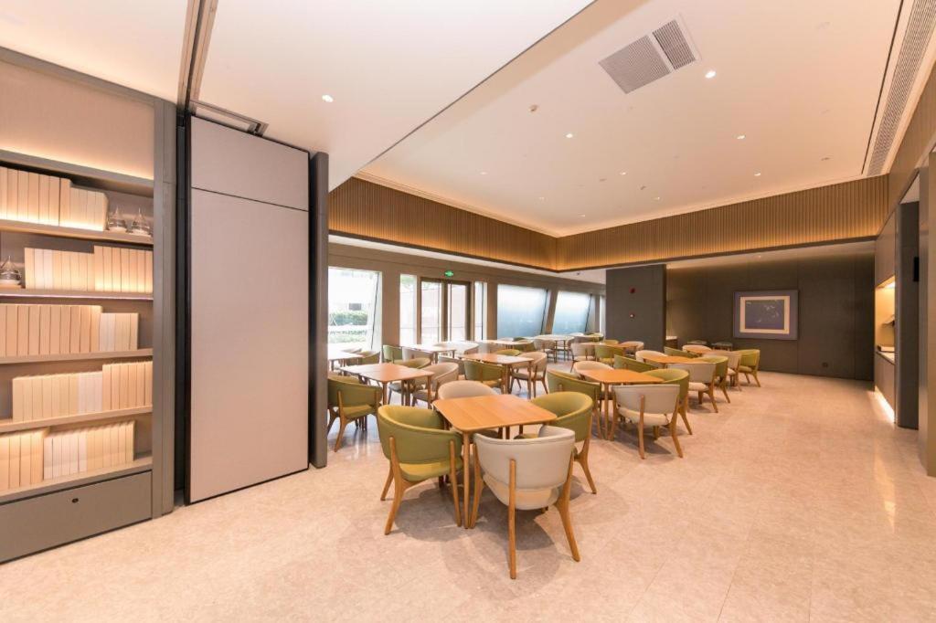Hotel Ji Hongqiao Gubei Fortune Center 3*