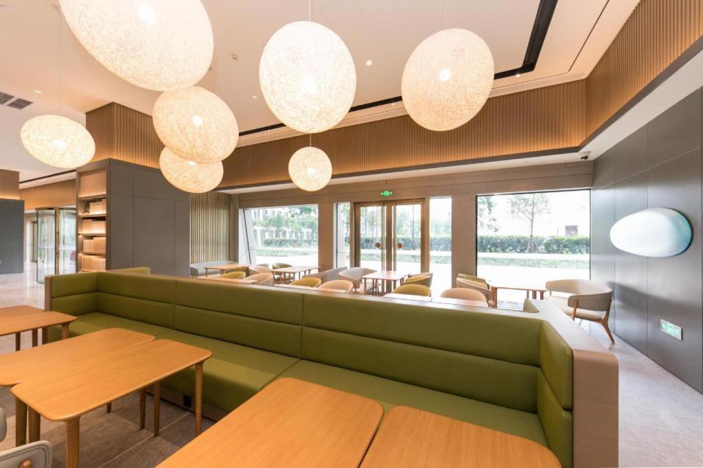 Hotel Ji Hongqiao Gubei Fortune Center 3*