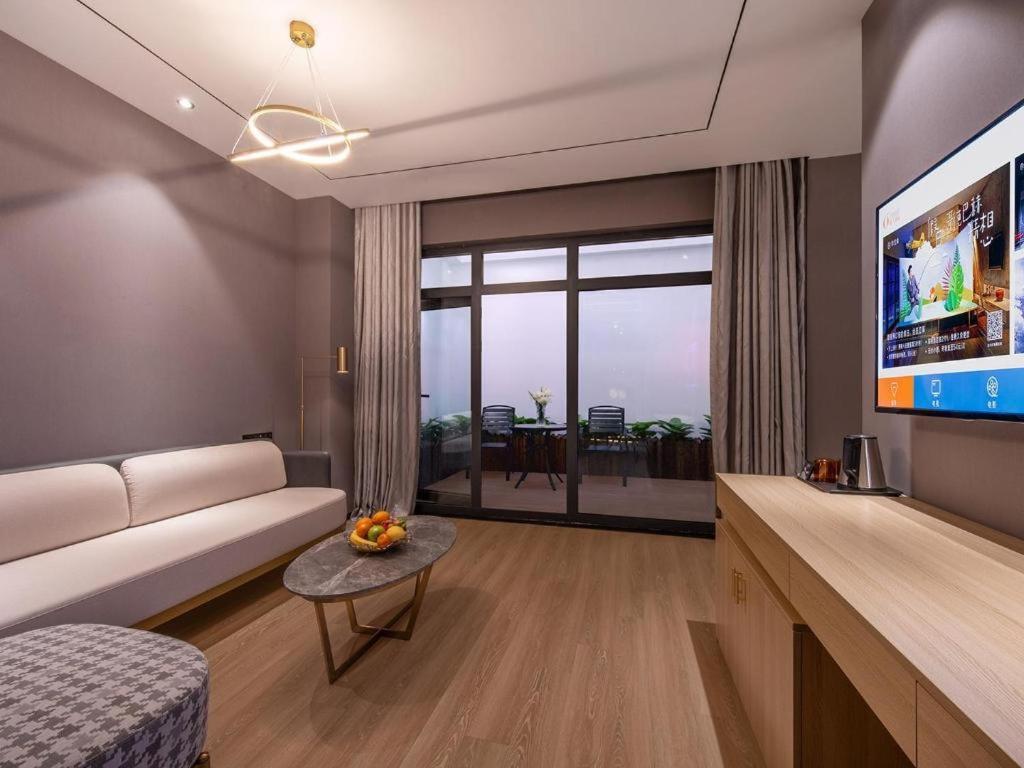 Ji Hongqiao Gubei Fortune Center Hotel